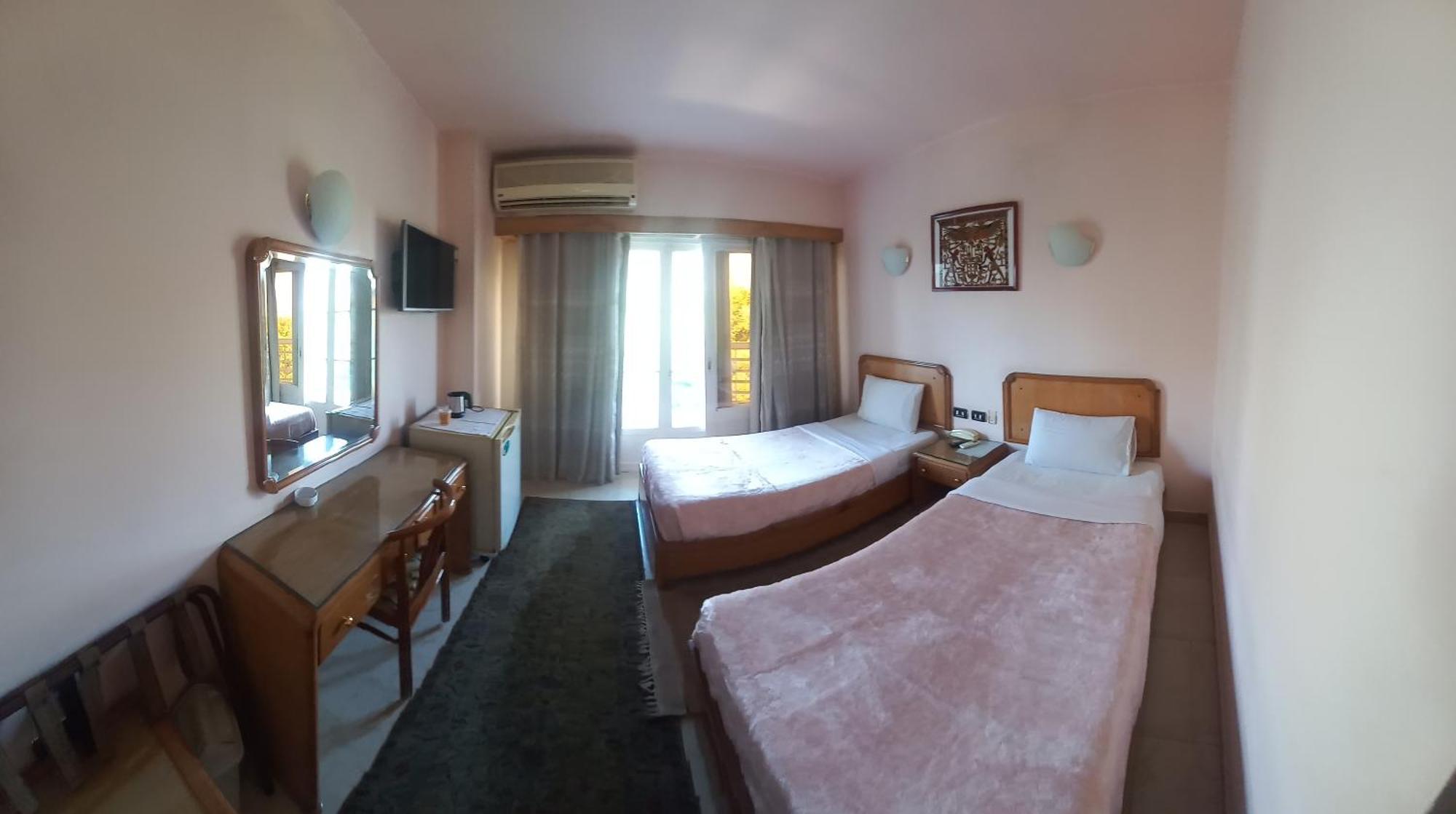 New Pola Hotel ルクソール エクステリア 写真