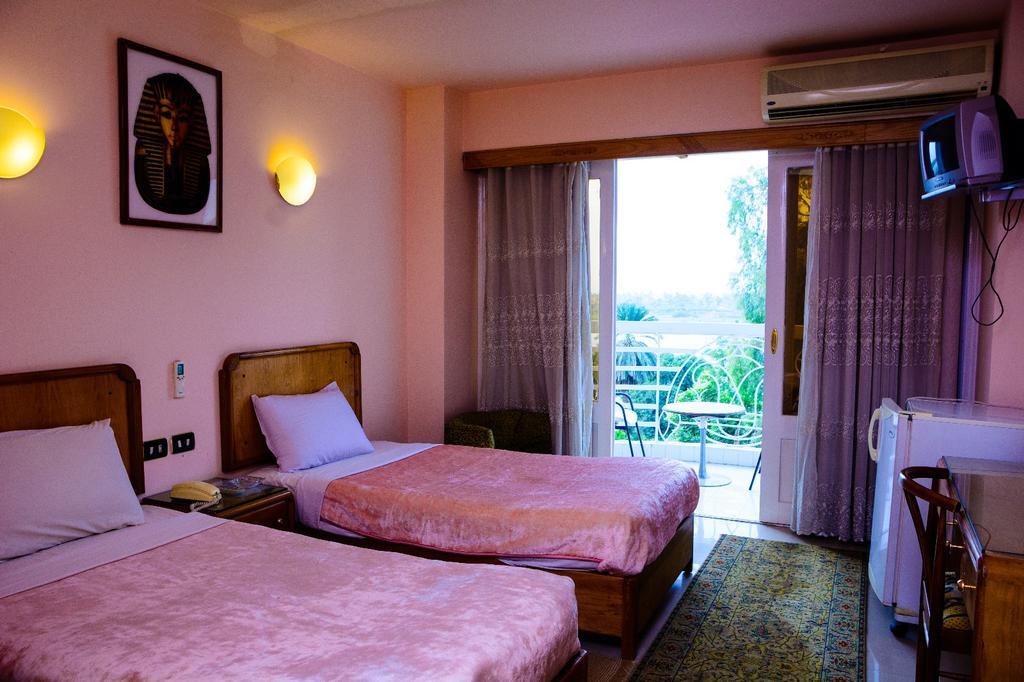 New Pola Hotel ルクソール エクステリア 写真